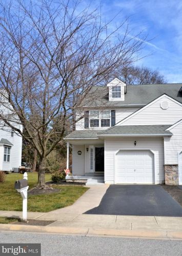 52 Steeplechase Cir, Chester, PA 19014-1463