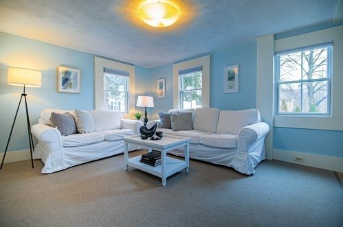 16 Collins St, Danvers MA 01923-2654 exterior