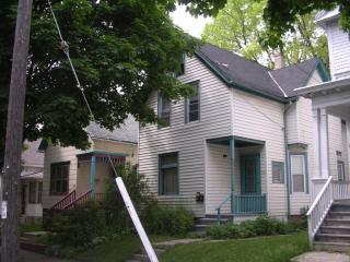 1628 Belleview Pl, Milwaukee WI  53211-3957 exterior