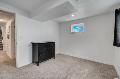 318 David Cir, Sandy UT 84070 exterior