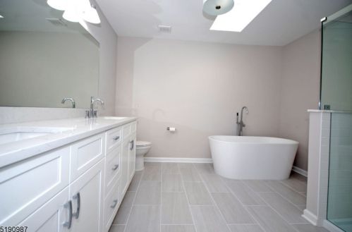 16 Springholm Dr, Berkeley Heights NJ  07922-2700 exterior