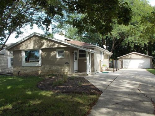 4630 101st St, Milwaukee, WI 53225-4615