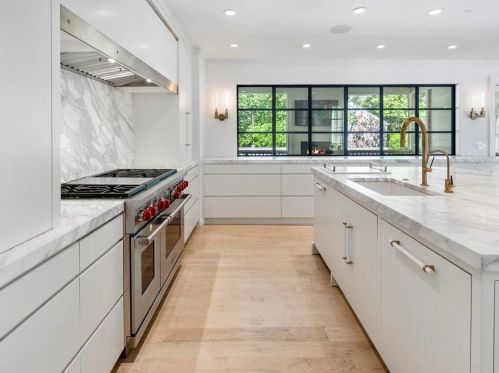 2312 Montview Dr, Atlanta GA 30305-4071 exterior