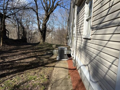 1207 Berry St, Pittsburgh PA  15204-2437 exterior