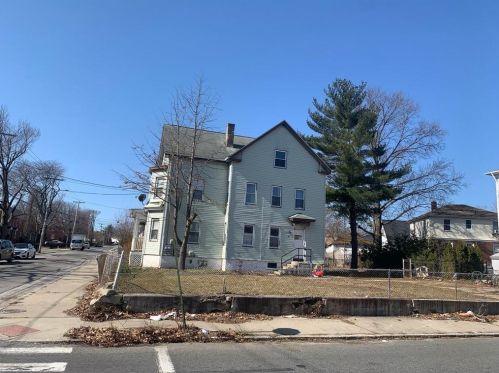 88 Berkshire St, Providence, RI 02908-2503