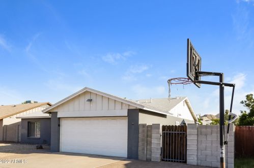 2624 Cactus Rd, Phoenix AZ  85032-7043 exterior