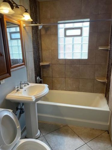 5915 37th St, Milwaukee, WI 53221-4621