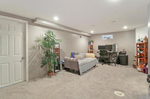 6304 Peterson Ave, Chicago IL 60646-4619 exterior