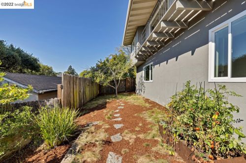 210 Amherst Ave, Berkeley CA 94708-1001 exterior