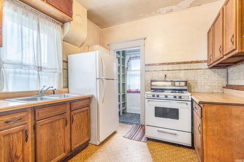 301 12 St, Mishawaka IN 46544-5409 exterior