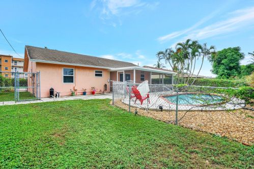 171 26 Ave, Boynton Beach FL 33435-7627 exterior