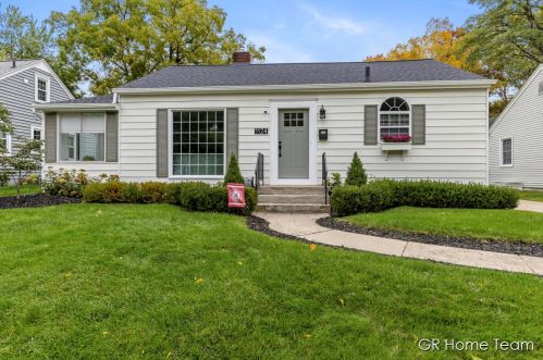 1124 San Jose Dr, Grand Rapids, MI 49506-3485