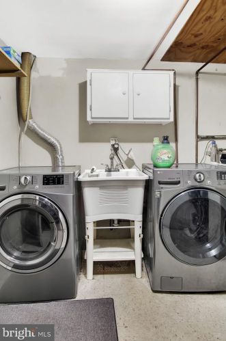 1243 Crestwood Dr, Pottstown PA 19464-2931 exterior