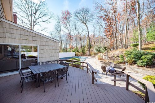 60 Buttonwood Dr, Huntington Station NY 11746-4803 exterior