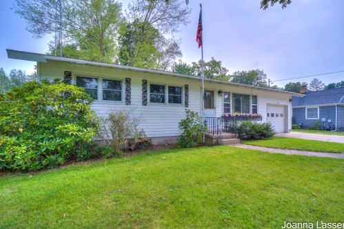 633 Randall Rd, Meskegon MI 49441-4953 exterior