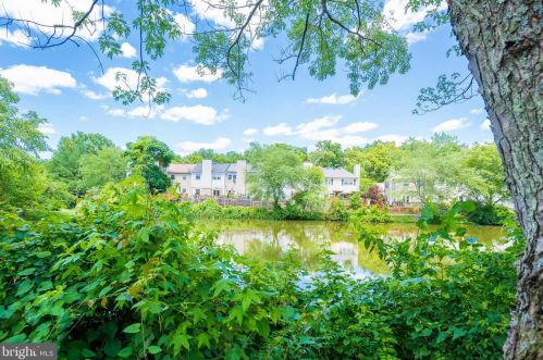 7106 Captains Cove Ct, Alexandria, VA 22315-4219