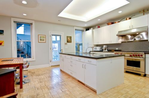 858 Roscoe St, Chicago IL  60657-2304 exterior