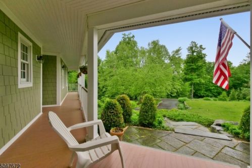 7 Cub Lake Rd, Andover, NJ 07821-4050