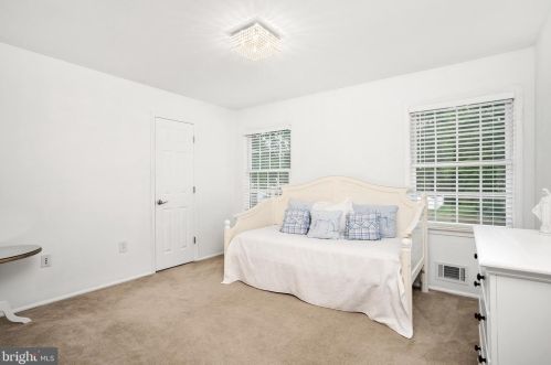 50 Crestwood Dr, Trenton NJ 08690-1938 exterior