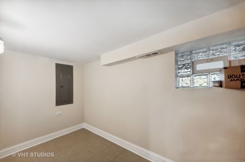 4530 Drake Ave, Chicago IL 60659-2218 exterior