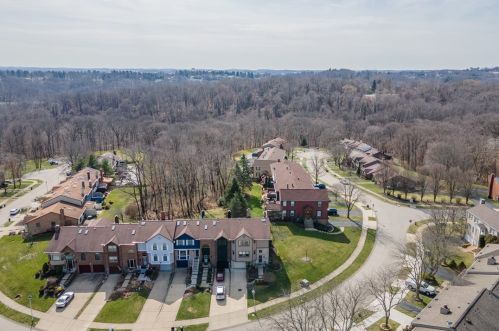 500 Canterbury Dr, Moon Twp, PA 15108-1371