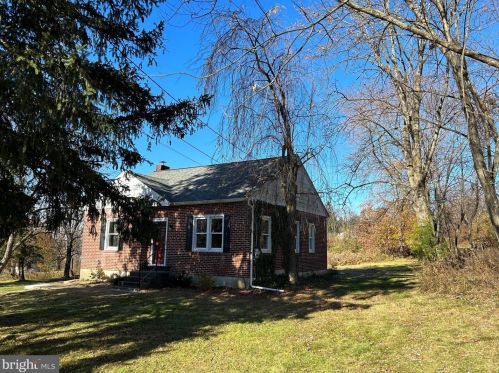 1773 Charlotte St, Pottstown, PA 19464-2320