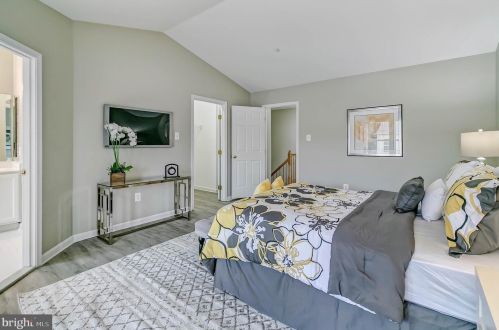 10414 Heathside Way, Rockville MD 20854-6346 exterior