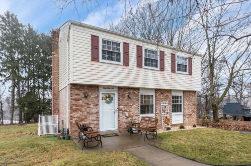 146 Dover Dr, Moon Twp, PA 15108-1077