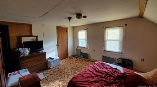 108 Mtn Rd, Seymour CT 06483-2027 exterior