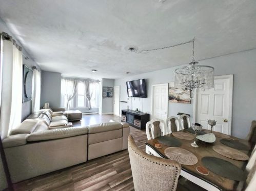 39 Vandewater St, Providence RI 02908-1623 exterior