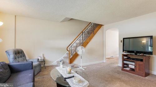 7835 Horrocks St, Philadelphia, PA 19152-3708