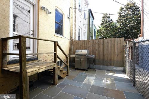 1330 35th St, Washington DC  20007-2820 exterior