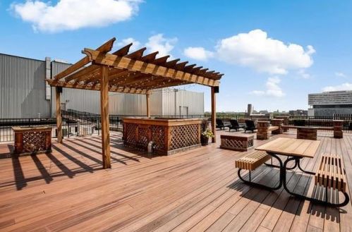 1645 Ogden Ave, Chicago IL  60612-4199 exterior