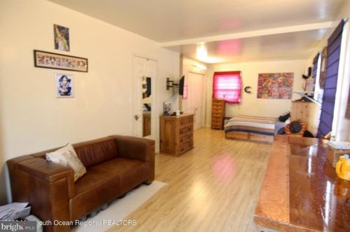 12 Lighthouse Dr, East Freehold NJ 07728-1384 exterior