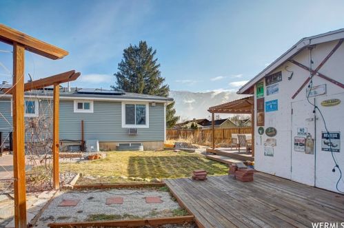 11104 Londonderry Dr, Sandy UT 84070 exterior