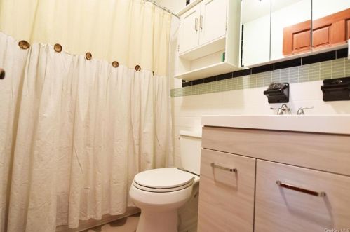 422 158th St, Bronx NY 10456-7702 exterior