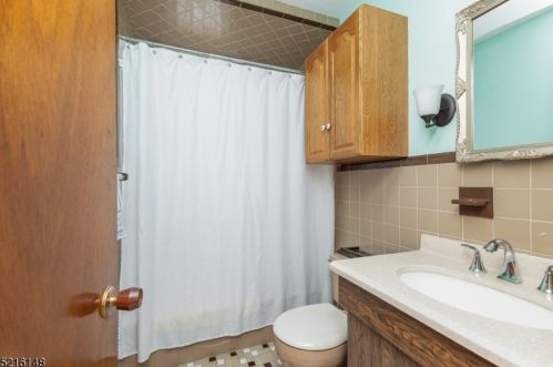 439 Lexington Ave, Cranford NJ 07016-2737 exterior