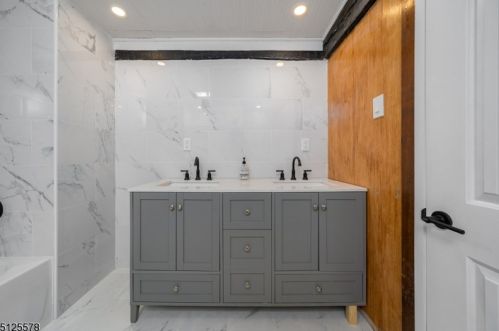 369 Shore Trl, Sparta NJ  07871-2045 exterior