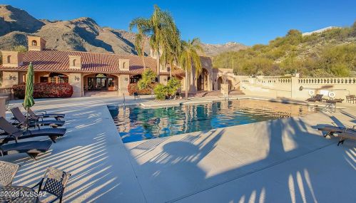 6730 Chapultapec Cir, Tucson AZ  85750-1001 exterior