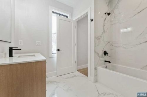 32 Pleasant St, Haworth NJ  07641-1929 exterior