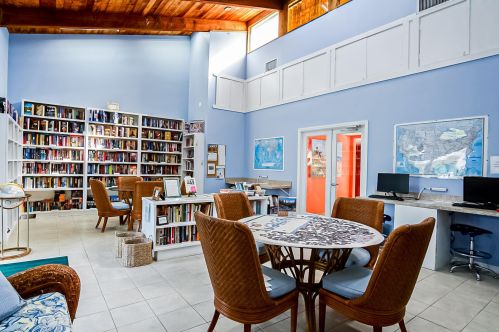 2400 Ocean Dr, Fort Pierce FL  81111-8018 exterior