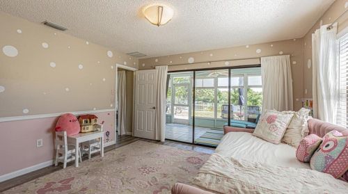 9018 Gln Moor Ln, Port Richey FL 34668-4945 exterior