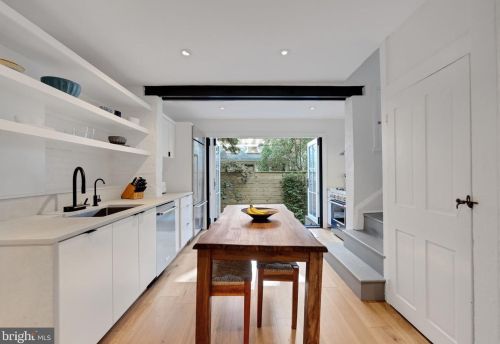 320 Iseminger St, Philadelphia PA  19107-5904 exterior