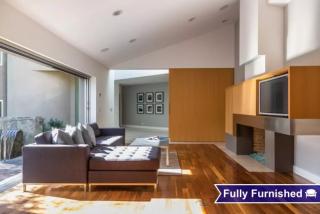 3239 Ledgewood Dr, Los Angeles CA  90068-1631 exterior