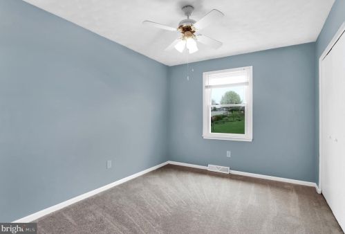 1 Little Knoll Dr, Hanover PA  17331-9280 exterior