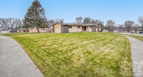 3955 Keeweenaw Dr, Grand Rapids, MI 49525-2053