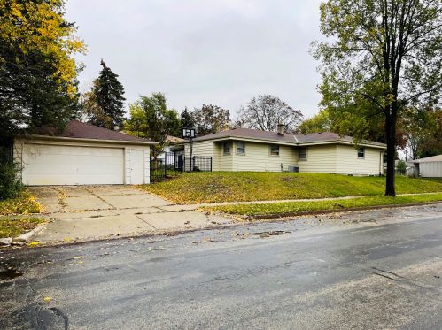 9826 Langlade St, Milwaukee WI 53225-1014 exterior