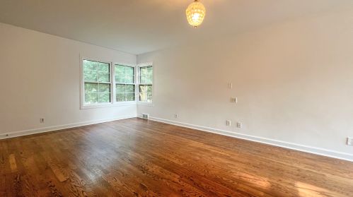 2014 Sheridan Rd, Waukegan IL 60085-6549 exterior