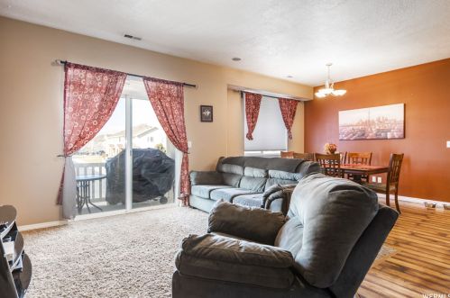 7381 Brittany Town Dr, Taylorsville UT 84084-4609 exterior