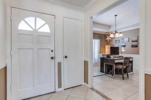 7038 Blackwood Dr, Dallas, TX 75231-5706